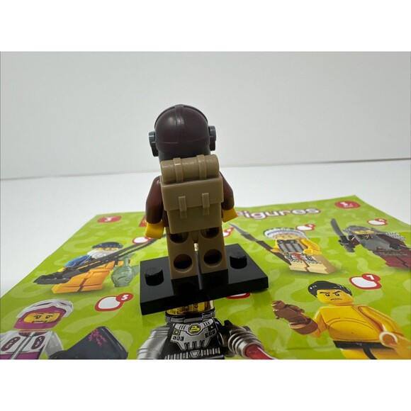 Genuine LEGO Pilot Minifig with Goggles & Paper Series 3 8803 Minifigure - Picture 4 of 5